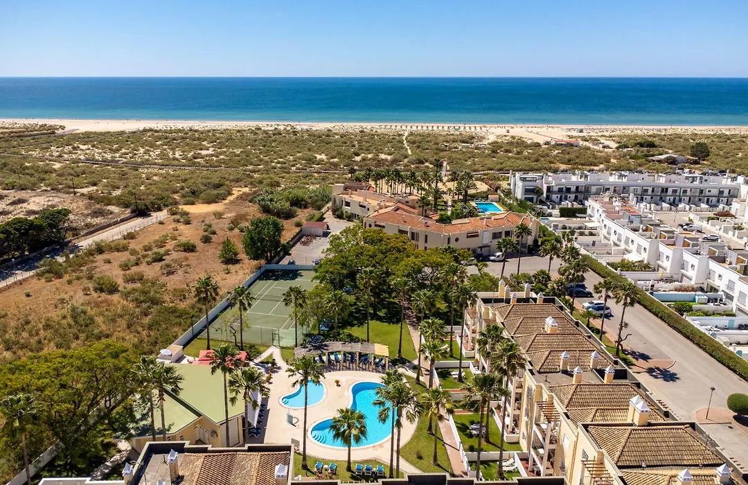 Praia Da Lota Beachfront Resort - Hotel & Apartments-1